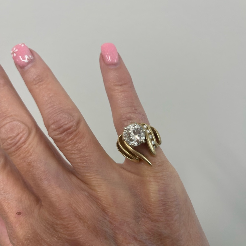 Elegant Gold and Silver Ring 2.87 carat
